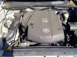 2006 TOYOTA TACOMA, SILVER, SR5 MODEL, CREW CAB, 4.0L, ATM 2WD.  Z25215
